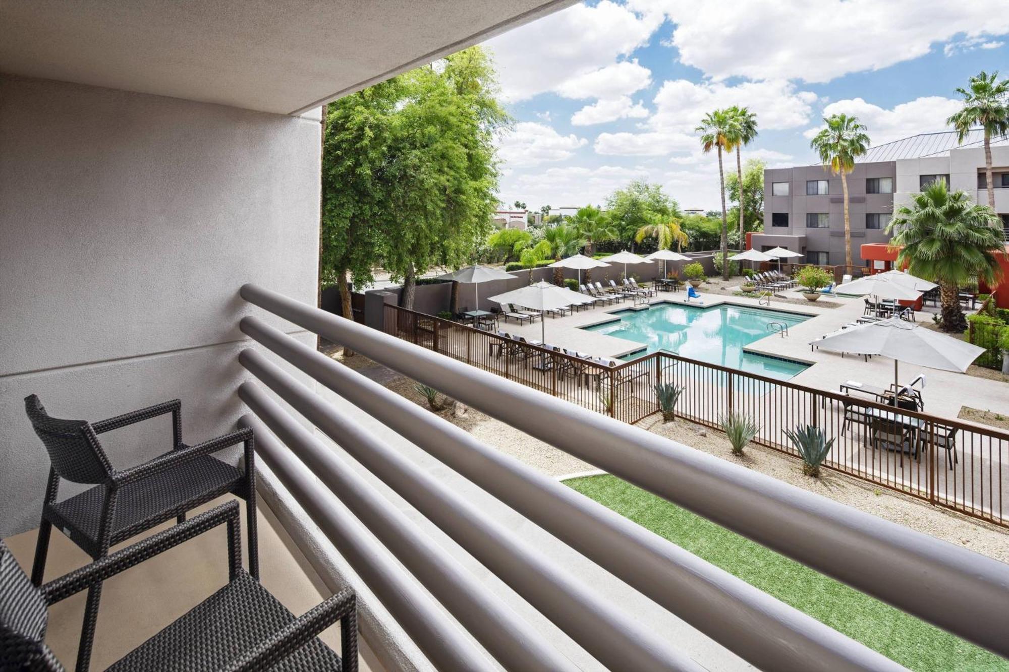 Courtyard Scottsdale North Hotell Exteriör bild